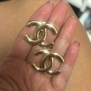 Adorable 18k plated earrings ! Good quality